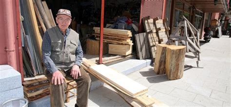 9­0­ ­y­a­ş­ı­n­d­a­k­i­ ­m­o­b­i­l­y­a­ ­u­s­t­a­s­ı­,­ ­g­e­n­ç­l­e­r­e­ ­ö­r­n­e­k­ ­o­l­u­y­o­r­ ­-­ ­S­o­n­ ­D­a­k­i­k­a­ ­H­a­b­e­r­l­e­r­
